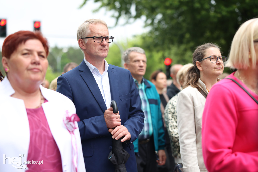 Procesja Parafii pw. Matki Bożej Nieustającej Pomocy w Mielcu