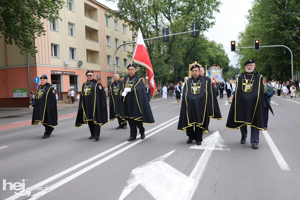 Procesja Parafii pw. Matki Bożej Nieustającej Pomocy w Mielcu