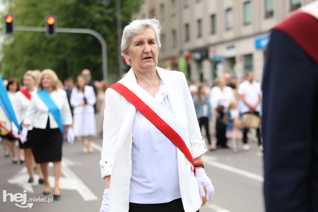 Procesja Parafii pw. Matki Bożej Nieustającej Pomocy w Mielcu