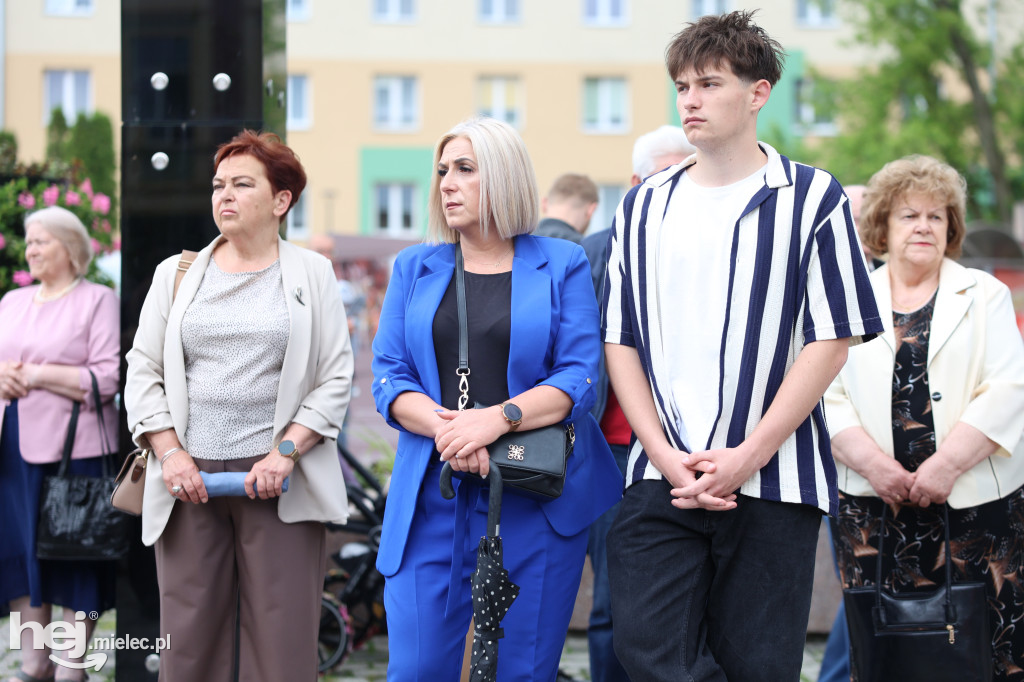 Procesja Parafii pw. Matki Bożej Nieustającej Pomocy w Mielcu