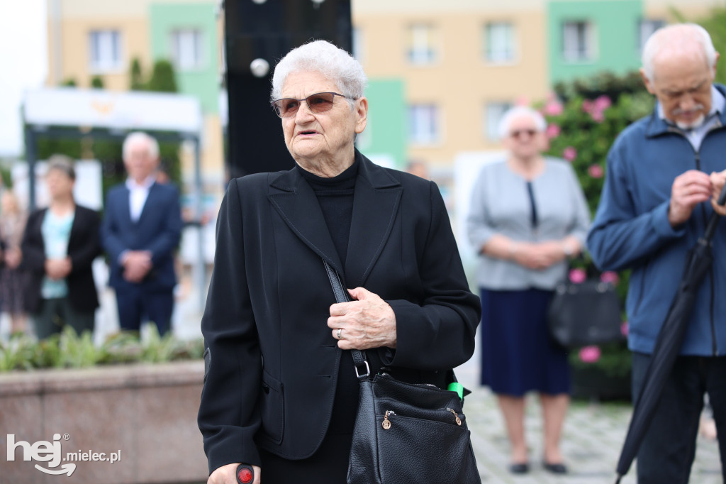 Procesja Parafii pw. Matki Bożej Nieustającej Pomocy w Mielcu