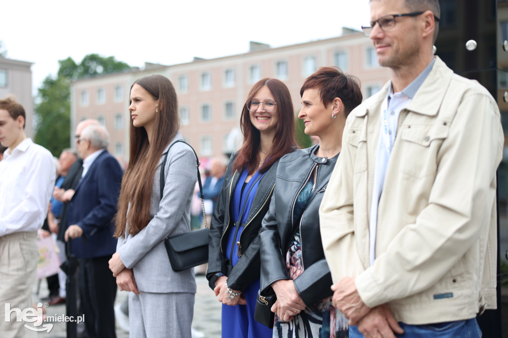 Procesja Parafii pw. Matki Bożej Nieustającej Pomocy w Mielcu