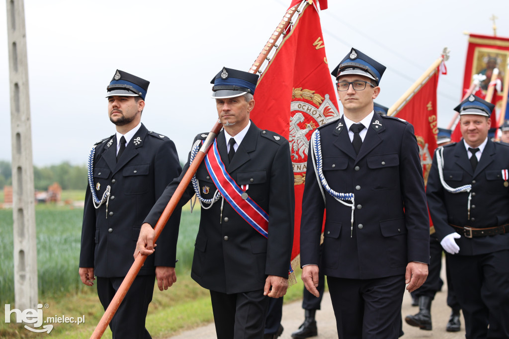 Procesja w miejscowości Rożniaty