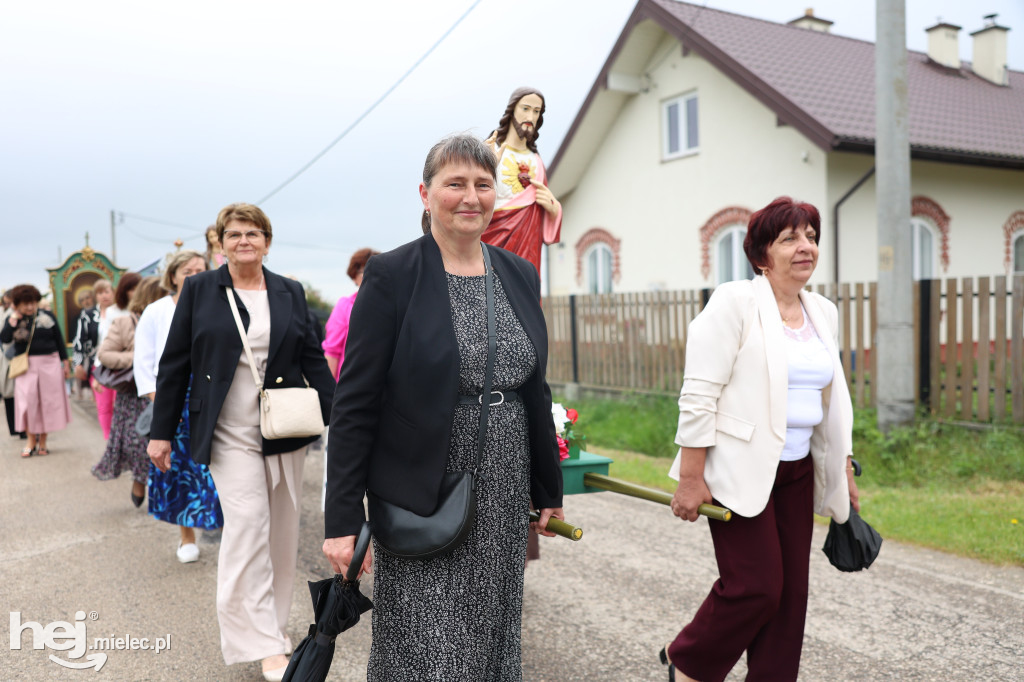 Procesja w miejscowości Rożniaty