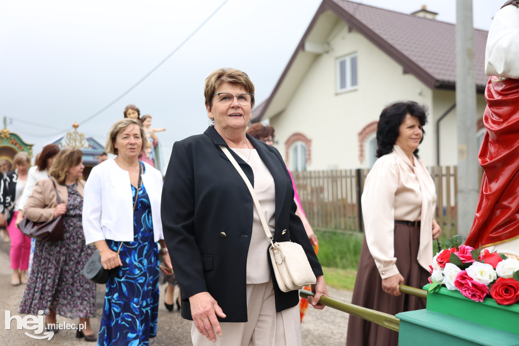 Procesja w miejscowości Rożniaty