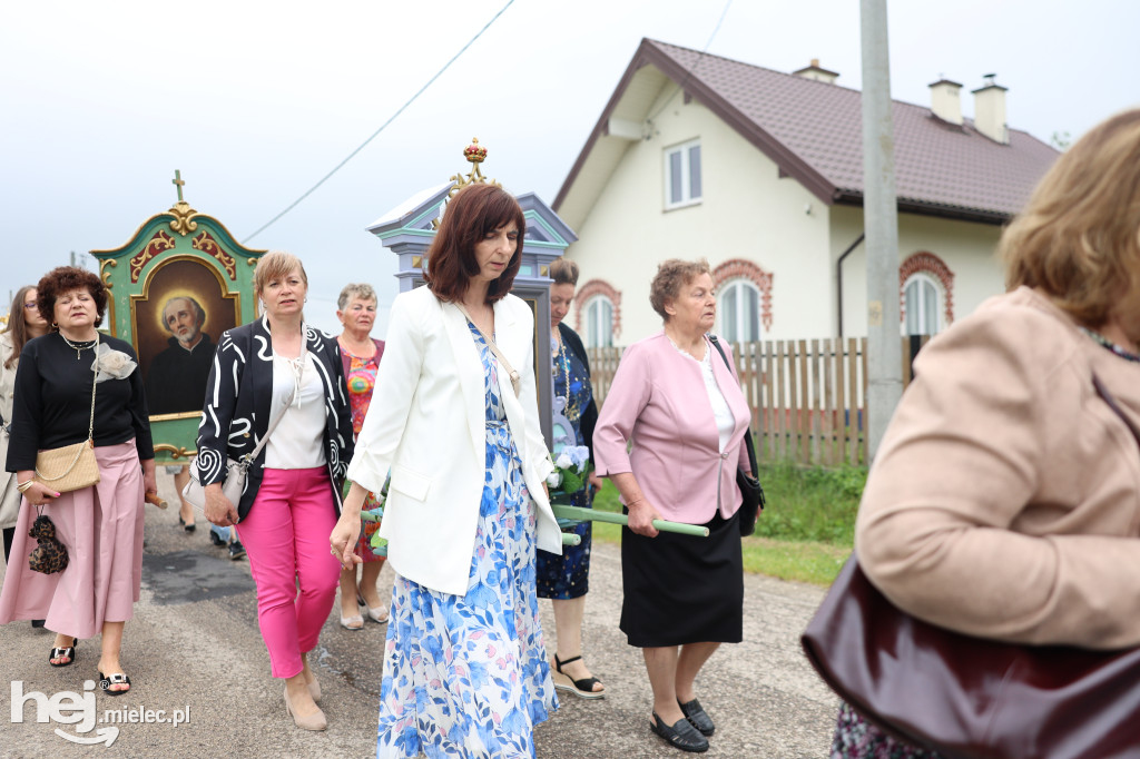Procesja w miejscowości Rożniaty