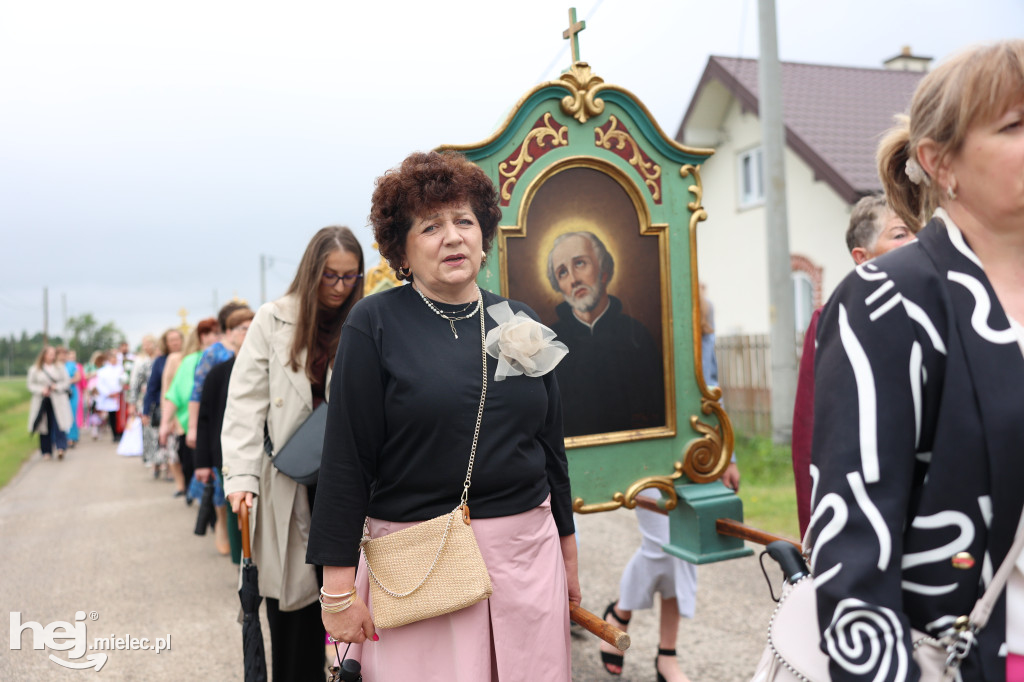 Procesja w miejscowości Rożniaty