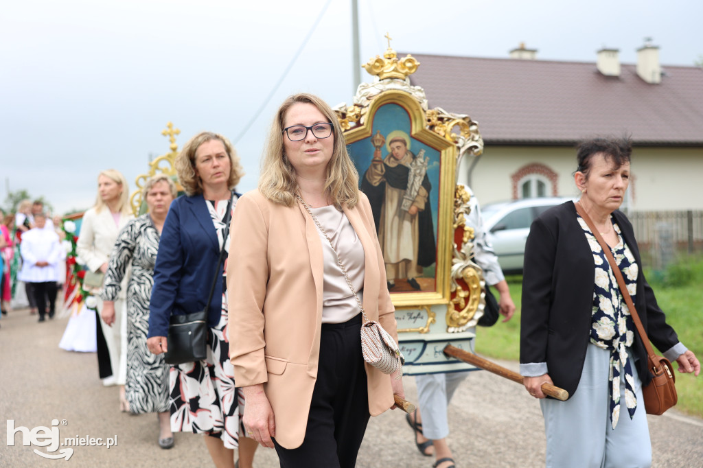 Procesja w miejscowości Rożniaty