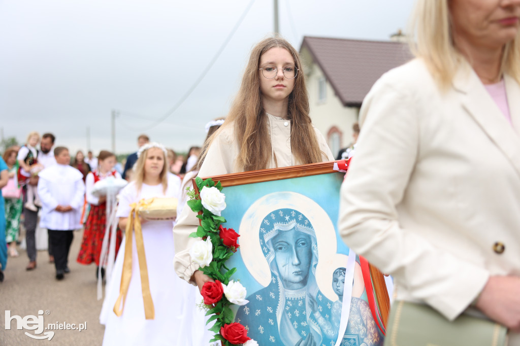 Procesja w miejscowości Rożniaty