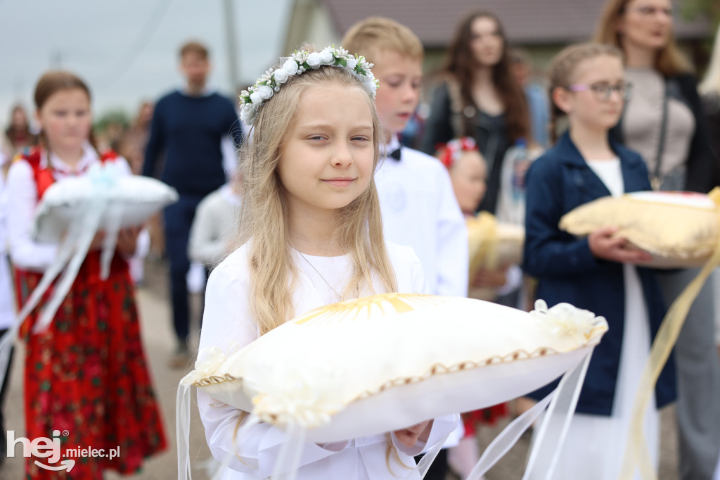 Procesja w miejscowości Rożniaty