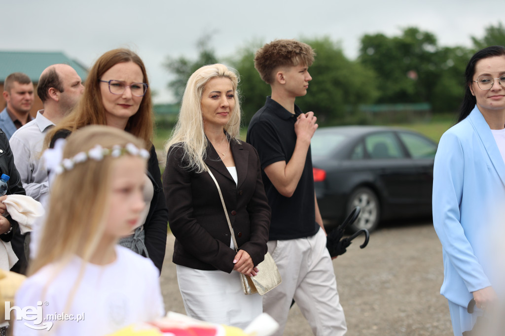 Procesja w miejscowości Rożniaty