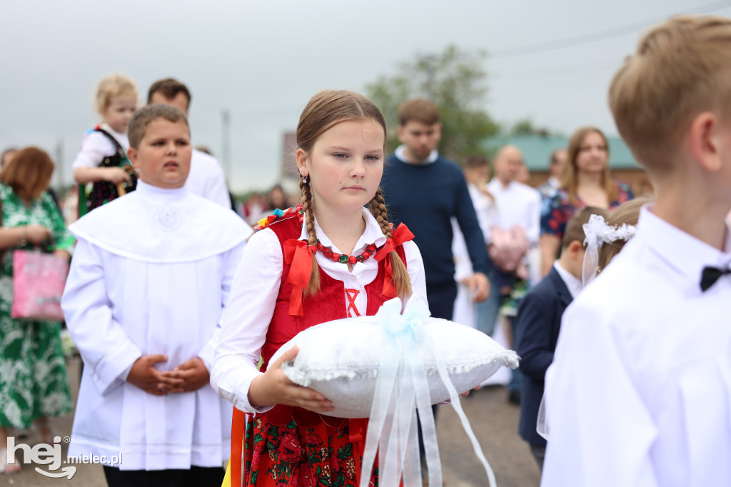 Procesja w miejscowości Rożniaty
