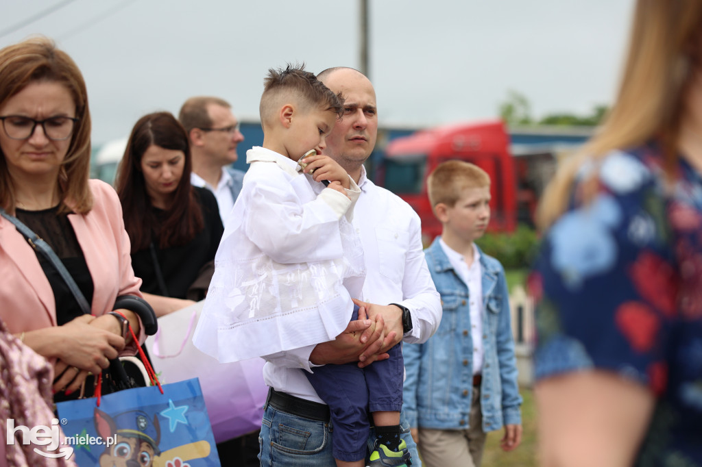 Procesja w miejscowości Rożniaty