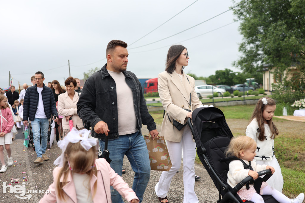 Procesja w miejscowości Rożniaty