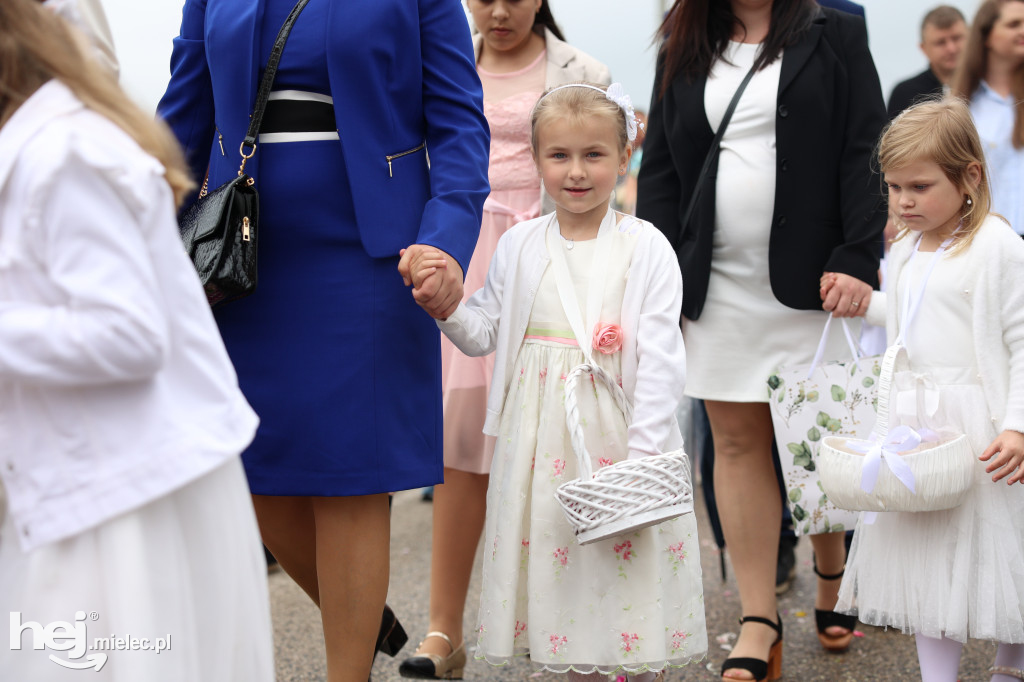Procesja w miejscowości Rożniaty