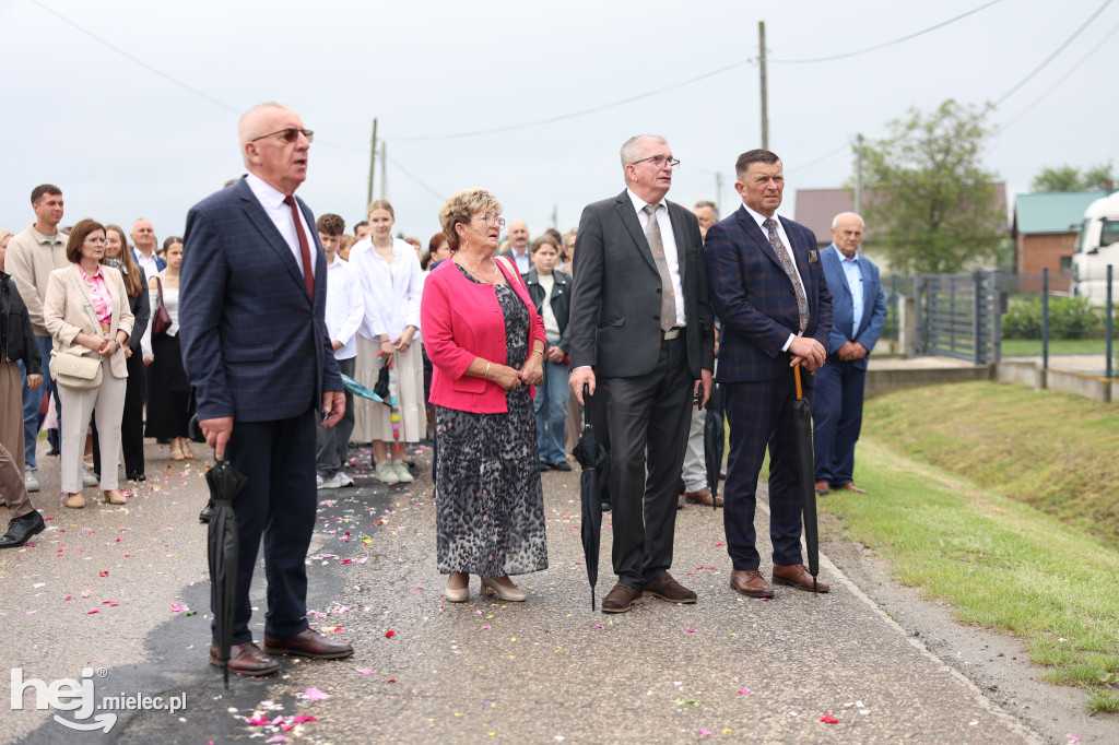 Procesja w miejscowości Rożniaty