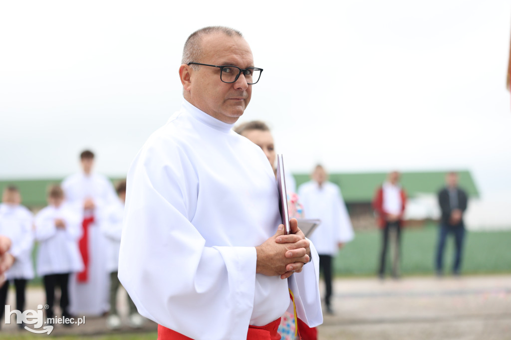 Procesja w miejscowości Rożniaty