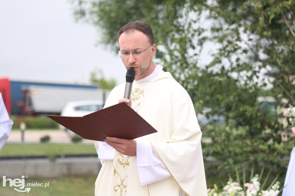 Procesja w miejscowości Rożniaty