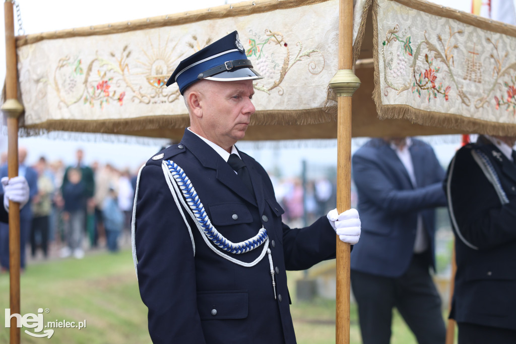 Procesja w miejscowości Rożniaty