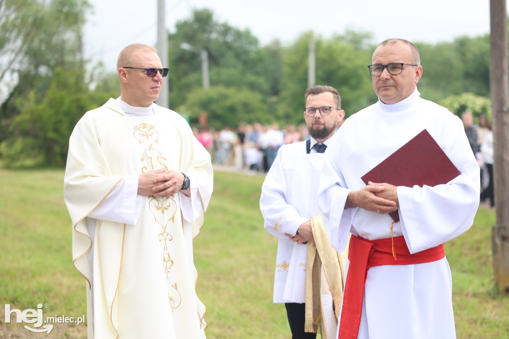 Procesja w miejscowości Rożniaty