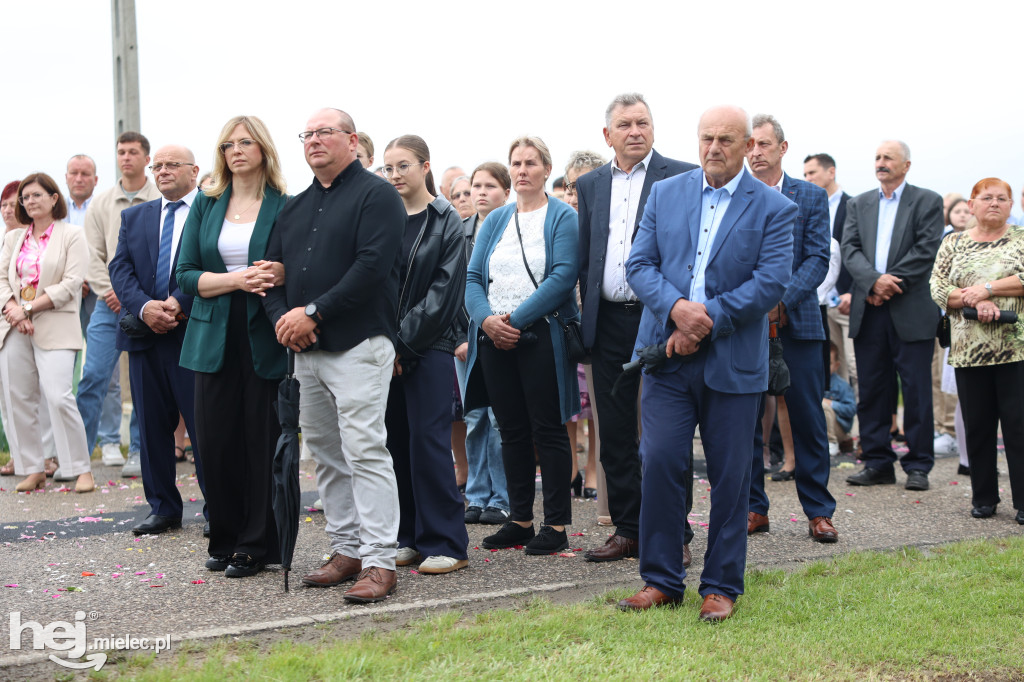 Procesja w miejscowości Rożniaty