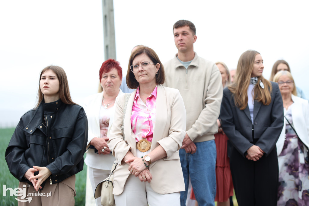 Procesja w miejscowości Rożniaty