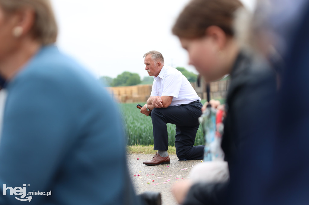 Procesja w miejscowości Rożniaty