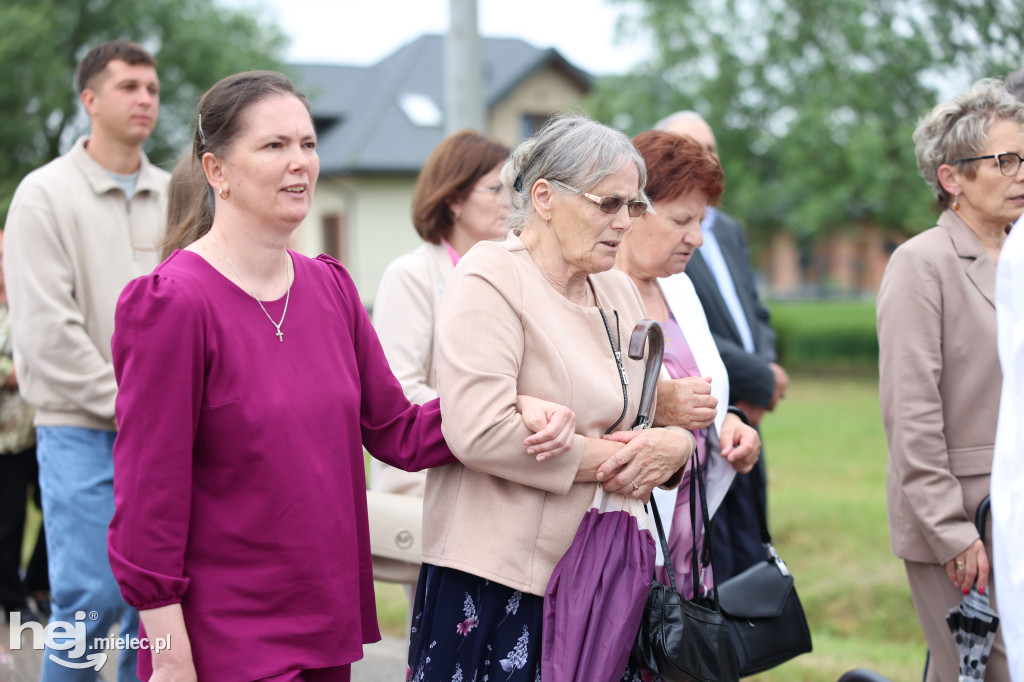 Procesja w miejscowości Rożniaty