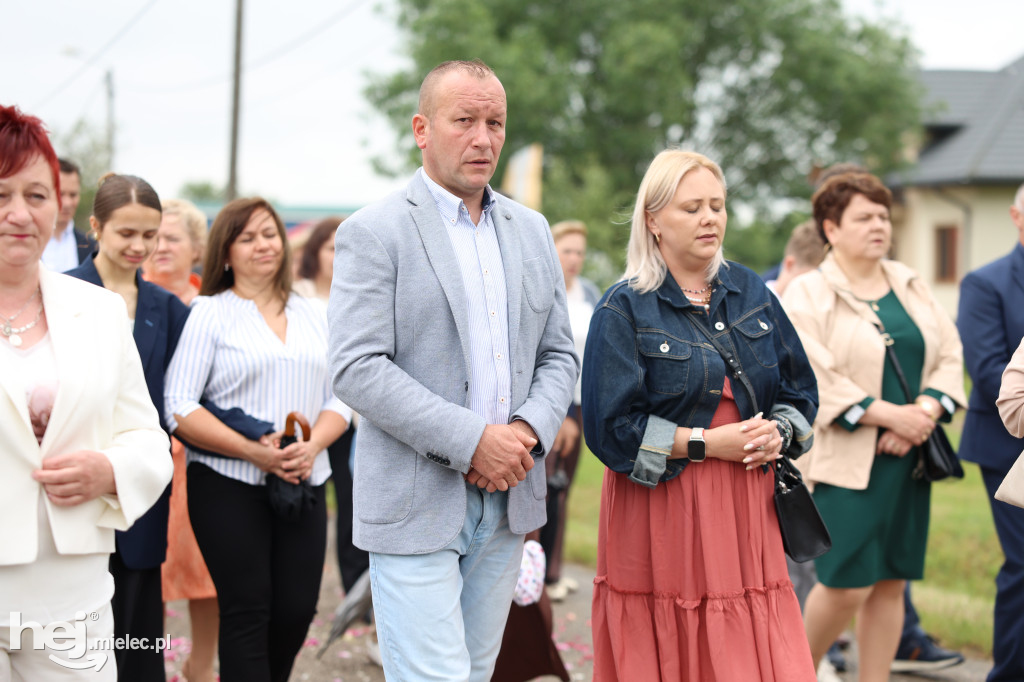 Procesja w miejscowości Rożniaty