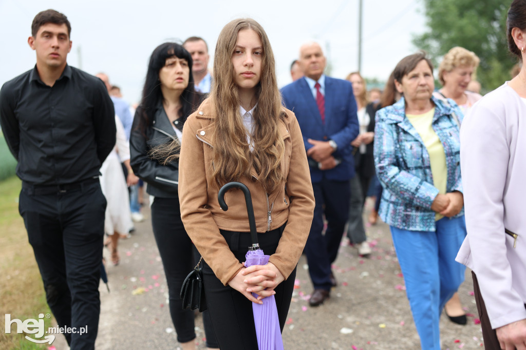 Procesja w miejscowości Rożniaty