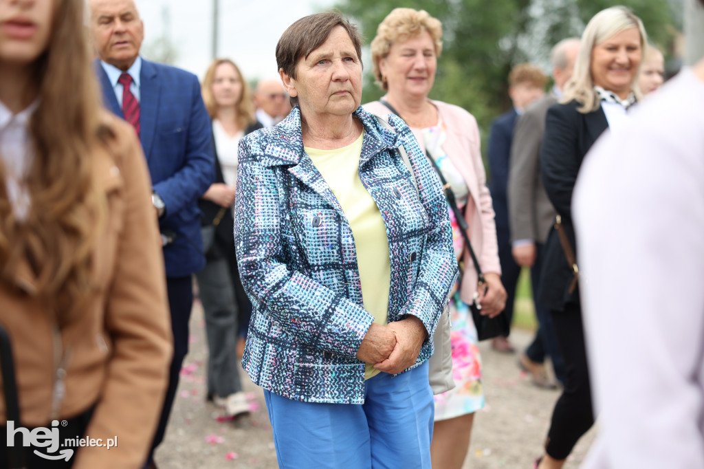 Procesja w miejscowości Rożniaty