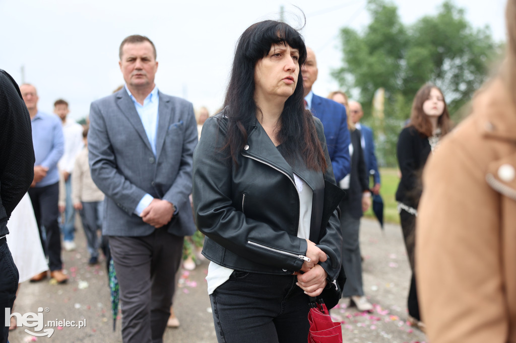 Procesja w miejscowości Rożniaty