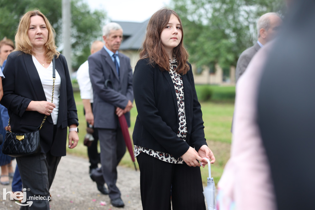 Procesja w miejscowości Rożniaty