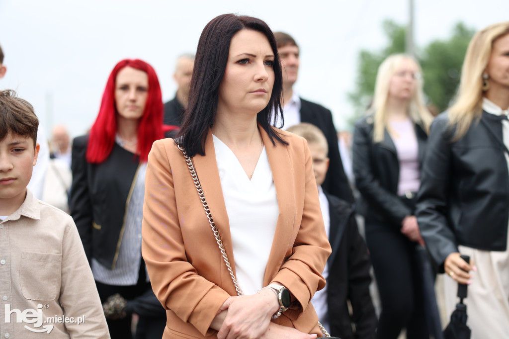 Procesja w miejscowości Rożniaty