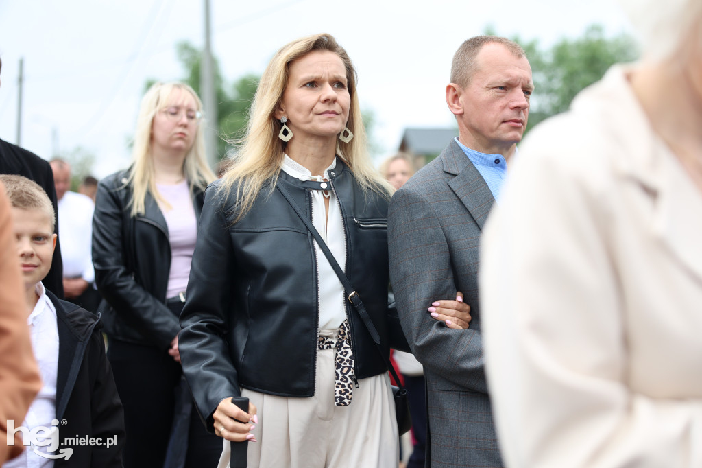 Procesja w miejscowości Rożniaty