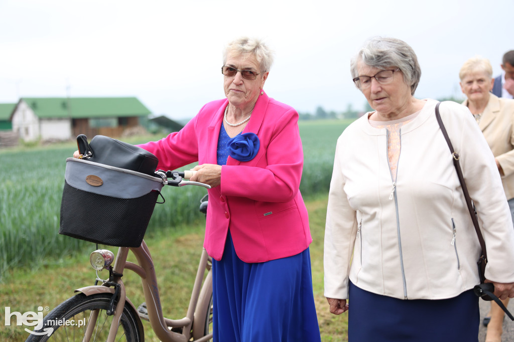Procesja w miejscowości Rożniaty