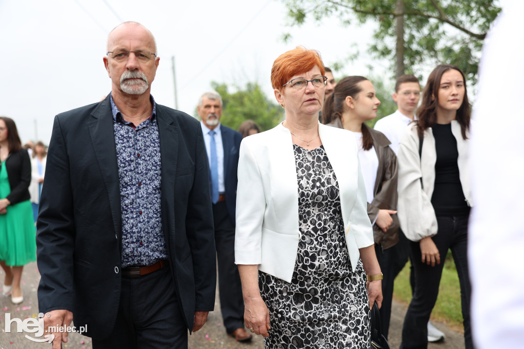 Procesja w miejscowości Rożniaty