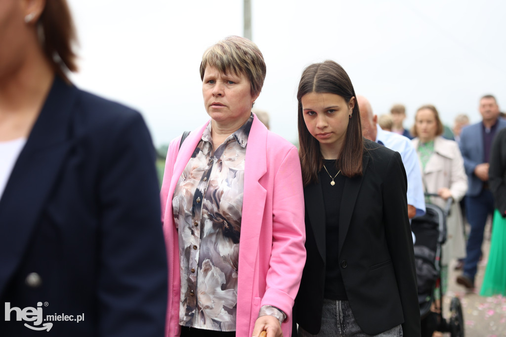 Procesja w miejscowości Rożniaty