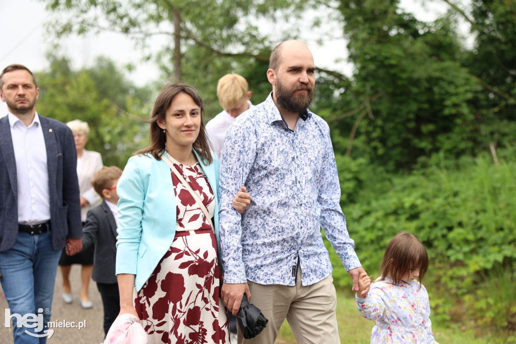 Procesja w miejscowości Rożniaty