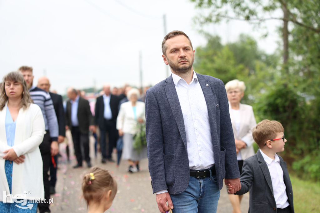 Procesja w miejscowości Rożniaty