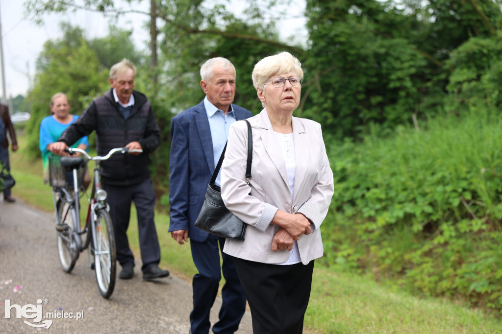 Procesja w miejscowości Rożniaty