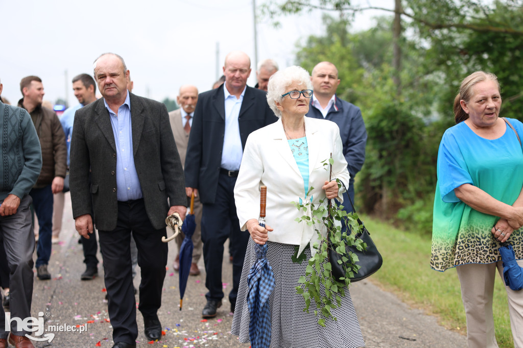 Procesja w miejscowości Rożniaty