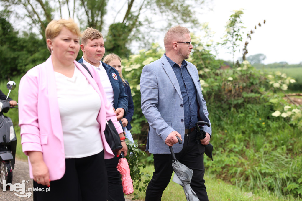 Procesja w miejscowości Rożniaty