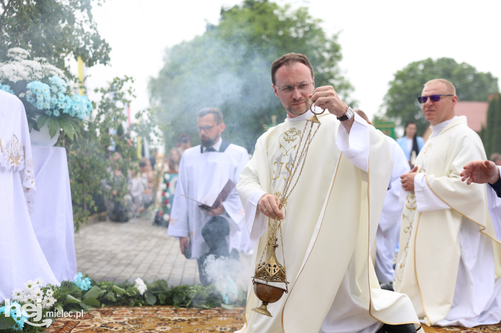 Procesja w miejscowości Rożniaty