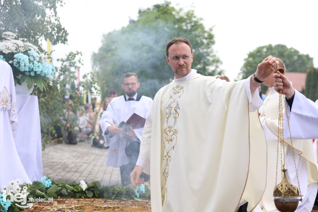 Procesja w miejscowości Rożniaty