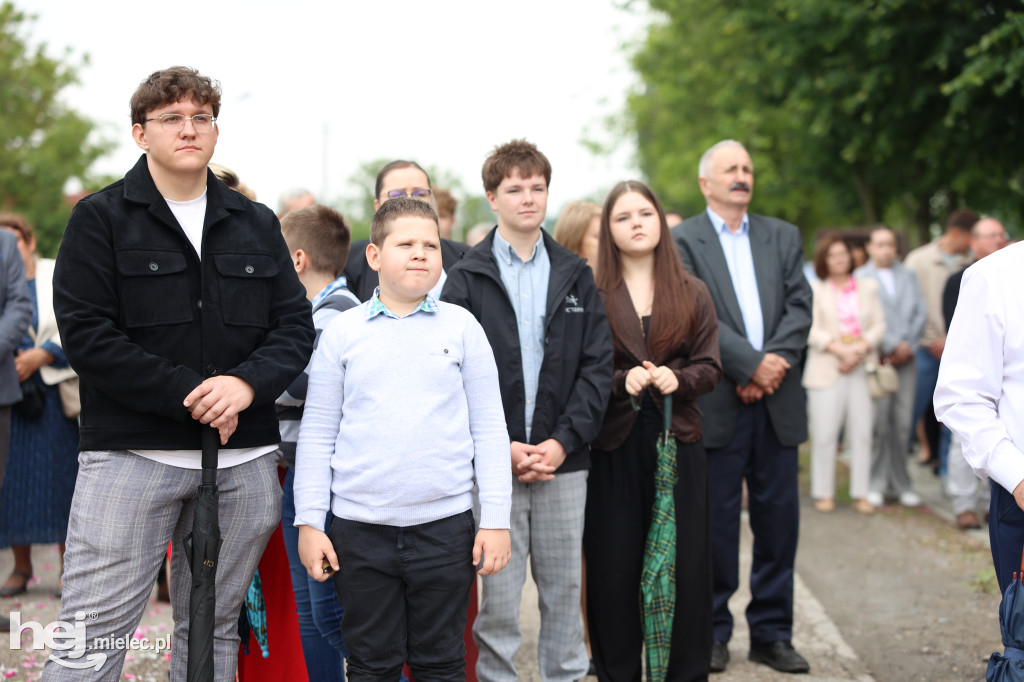 Procesja w miejscowości Rożniaty