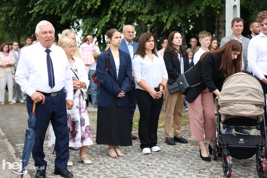 Procesja w miejscowości Rożniaty