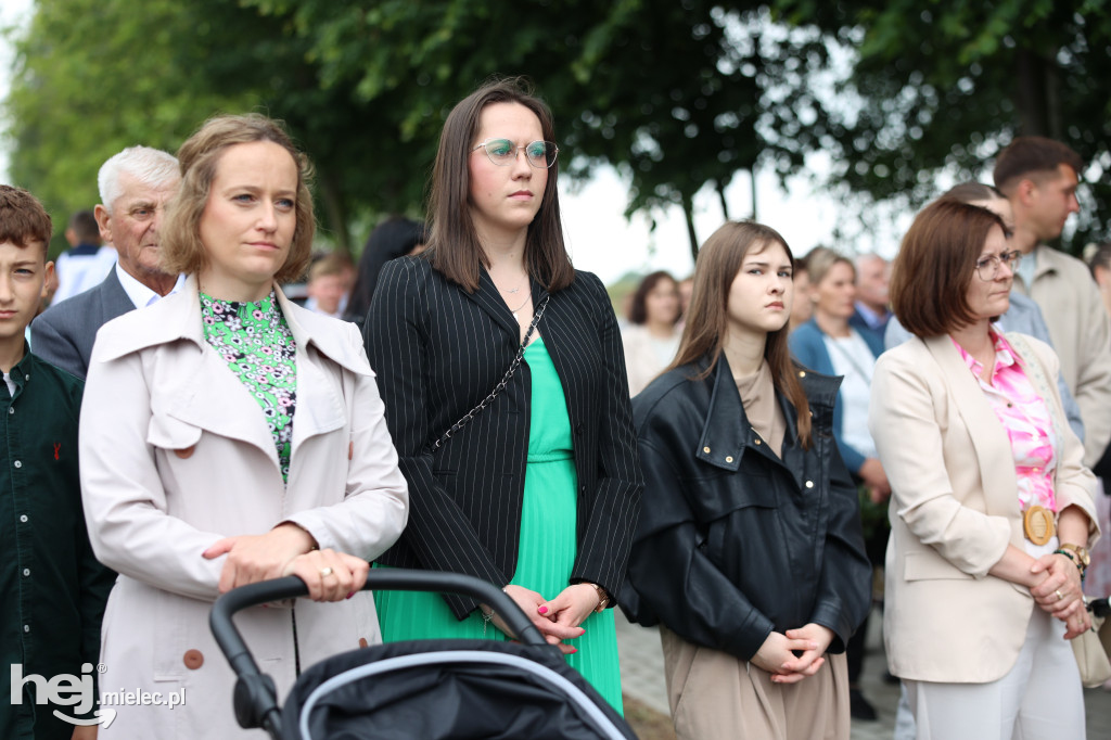 Procesja w miejscowości Rożniaty