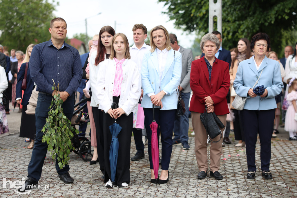 Procesja w miejscowości Rożniaty