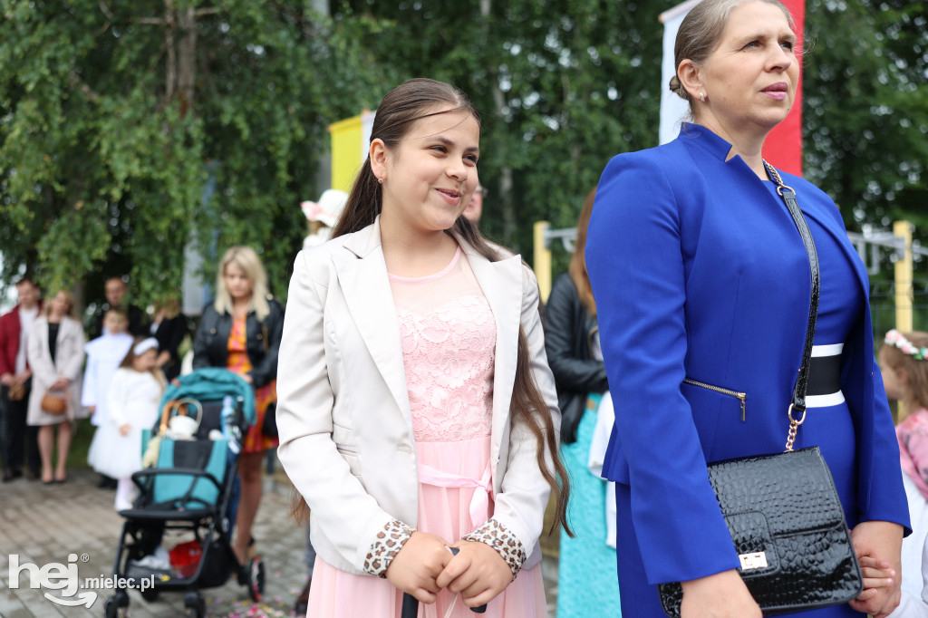 Procesja w miejscowości Rożniaty